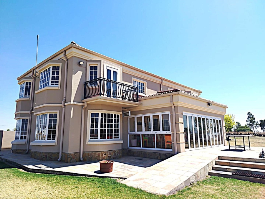 6 Bedroom Property for Sale in Vaal Dam Free State